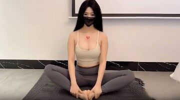 淫荡小姨子蜜穴引诱》趁姐姐熟睡疯狂勾引姐夫做爱_好刺激_晚柠学姐