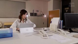 PRED-561 [中文字幕] JULIA - 被請求，就連內心都被浸濕…巨乳妻沉醉在和年輕男子不貞中出的每一天。