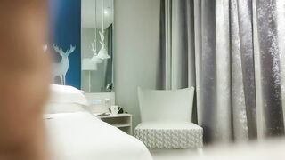 【利哥探花】高品质170CM顶级美女，穿上衬衣红裙吸吮奶子，镜头前特写深喉，揉穴舔逼抗腿打桩机