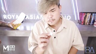 【皇家华人】AV剧情新作-【三人梦幻共演情色美式餐厅】除了炸鸡，还能榨精，爆乳女神陷落，高清720P原版首发【RAS0103】