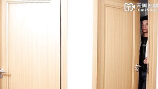 【天美传媒】吴心语【好色邻居搞妈咪】我都骚货妈咪被“隔壁老王”猛插，高清720P原版首发【TM0167】