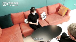 【天美传媒】尤莉【还不出钱只好当AV女优】初次拍摄淫水狂流，白虎骚穴全露出，高清720P原版首发【TMW01】