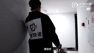 【天美传媒】李思思【不穿内衣的大学生】青春大学生在家没有穿内衣被快递小哥强干，高清720P原版首发【TM0155】