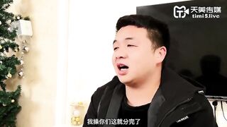 【天美传媒】王小妮【妈妈的性奴之路】性感少妇被儿子和同学调教成性奴，高清720P原版首发【TM0165】