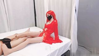 [糖心Vlog] 【淫娃欲姐】情欲四射网红尤物【甜心宝贝】骚母狗偷情，超刺激接电话做爱，老公我在跑步，蜜汁白虎被操的湿淋淋