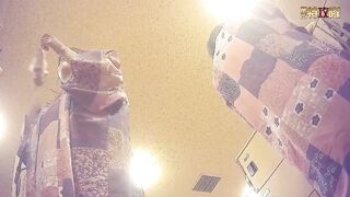 温泉洗浴中心女宾【换衣室洗浴间-1】内部真实偸拍，好多年轻嫩妹，各式各样大奶，翘臀性感的毛毛不知不觉，J8都看硬了