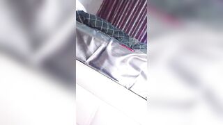 甜美红唇新人小姐姐【中篇】大尺度自慰诱惑，特写振动棒进出抽插，假屌放在地板上骑坐，大屁股对着镜头上下套弄