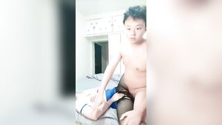 极品娇小妹妹，制服黑丝，无套啪啪做爱，卧室里花样百出，最后内射，深怼喉咙恶心