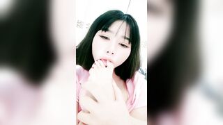 北川加奈：柳岩是多大呀，她是C还是D，牛批，向往的胸没有错啦哈哈，前段时间有隆胸的想法，因为害怕不敢隆嘿嘿！