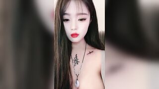 夜店气氛组渣女小可爱露脸激情大秀，深夜陪狼友发骚，诱惑舞蹈听狼友指挥展示性感骚穴，水多粉嫩人美又骚