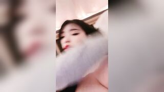 夜店气氛组渣女小可爱露脸激情大秀，深夜陪狼友发骚，诱惑舞蹈听狼友指挥展示性感骚穴，水多粉嫩人美又骚