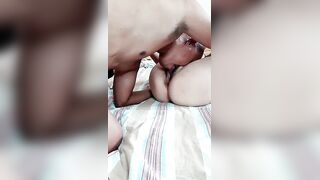 大黑鸡巴草短发骚少妇，全程露脸深喉口交顶到她干呕，各种体位爆草骚逼和菊花，草了菊花的大鸡巴塞到嘴里射精