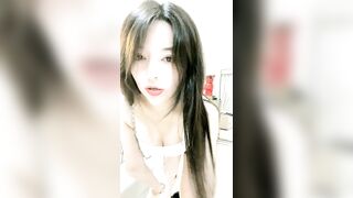 高颜值绿播要下海性感小秀，全程露脸好身材又好听狼友指挥，漏出性感大奶子，非常诱人好刺激
