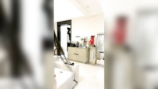高颜值绿播要下海性感小秀，全程露脸好身材又好听狼友指挥，漏出性感大奶子，非常诱人好刺激