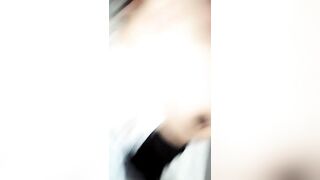 长发女仆装美少妇，女上位后入，手握着大鸡巴忘逼里面塞，在女上位戴套肛交，内射到逼里