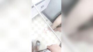 长发红唇美女主播【浴室口交】先自慰，毛毛很旺盛，第一视角口交无套啪啪，高潮迭起叫床声很大