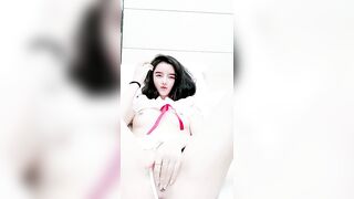 顶级甜美清纯萌妹【下篇】下海大尺度诱惑，白皙美乳极品美穴，拨开丁字裤振动棒抽插，翘起屁股扭动道具爆菊花
