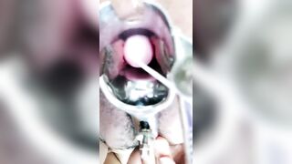羞涩小仙女全程露脸丝袜高跟来看看逼逼的淫水多不多，扩阴器撑开骚穴跳蛋塞进去自慰骚穴，啤酒瓶插逼呻吟