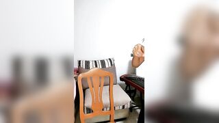 舞姬妖妖很像明星的一个小女人【下篇】颜值不错全程高能脱衣艳舞诱惑精彩不断，制服情趣黑丝高跟大秀揉奶摸逼脱衣舞