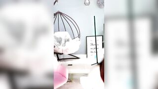 舞蹈系美女下海黄播【下篇】透视小肚兜跳雨伞舞，水蛇腰细长美腿，倒立一字马，红色高跟鞋，搔首弄姿诱惑