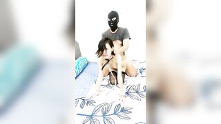 调教黑丝小母狗【下篇】全程露脸无毛骚逼黑丝微SM情趣诱惑，道具玩弄口交大鸡巴，各种体位爆草抽插