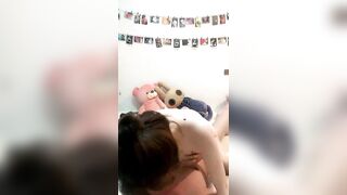 豹纹小野猫露脸来欲望了，自己揉捏骚奶子摸逼逼浪叫好骚，勾搭大哥激情啪啪，口交大鸡巴让大哥舔逼激情爆草