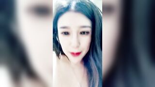 童颜巨乳丰满白皙大屁股电臀热舞【中篇】跟着音乐的节奏摇晃，实在欲罢不能，特写大美鲍，可遇不可求