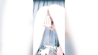 红唇风骚美女小姐姐全裸自慰极度诱惑，假屌抽插大量出白浆，揉搓阴蒂手指抠入，翘起屁股扭动娇喘连连