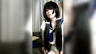 纹身少女跟两个小哥哥玩3P【下篇】露脸被小哥在床上各种抽插爆草玩弄骚穴，口交大鸡巴把自己都累换了还不被放过