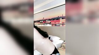 一线天极骚女神【park3】酒店大尺度自慰白浆四溅，开档丝袜拉珠塞菊花拉扯，浴室翘起屁股扣屁眼，玻璃棒黄瓜后入猛插