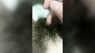 【艺校猫系女友】阳光洒在嫩穴上，大学生的寂寞暑假生活，粉穴中尿液喷射，自慰淫水，菊花特写看个够