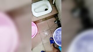 敞亮的小少妇让大哥草了骚逼草菊花，连哥套子都不带，淫声荡语激情抽插白浆好多，最后射在菊花里还给舔干净
