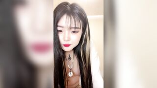 娇小可爱颜值高【裸舞-下篇】好身材的小渣女全程露脸小秀，深夜陪狼友骚，互动狼友诱惑舞蹈，掰开骚穴看特写精彩刺激