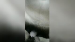 娇羞小姐姐露脸颜值好高，情趣内衣诱惑跟大哥深夜激情啪啪，无套爆草抽插让大哥射在嘴边舔精液吃不要错过
