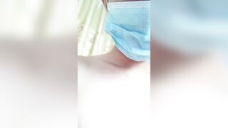 学生制服妹妹和小鲜肉男友，绝美一线天白虎穴，一看就流鼻血，无套插爽翻天，射一胸