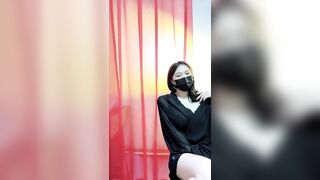 巨乳奶妈和白浆少妇【激情裸舞-下篇】轻纱胀里的风骚女非常诱惑，揉奶摸逼撞骚臀好刺激，挤奶水给狼友喝别错过
