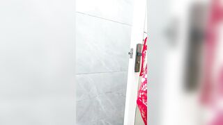 【小虎牙极品清纯萝莉-红色内衣裸舞篇】双马尾笑起来超甜，喜庆红色情趣装，拨开内裤扣穴，衬衣长裙换装诱惑，一线天馒头美穴特写