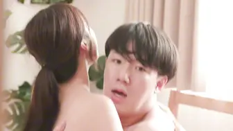 PPPE-296 [中文字幕]我女朋友的姐姐用她的大胸和奶油派诱惑我，好吧 #春陽モカ #春阳萌花
