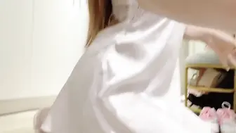 清纯美少女【ANNA102】外表甜美，坐在地上扣穴
