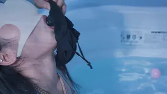 【悠米夏日特辑】快来和悠米清凉一夏吧《应聘的女模特》3 极限驷马（只要敢低头就被水呛）+酸奶爆口+蒙眼+牛奶滴胸+揉捏