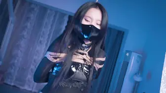 【悠米】《神圣修女被绑记》4 全包黑丝修女以一种痛苦的团缚姿势绑在吊篮里，绳子绕在脖子后无法动弹，被迫被棒棒强羔
