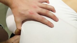 白色紧身裤开洞狂草白虎逼