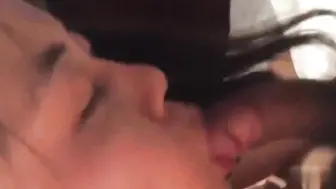 情侣玩自拍，网盘泄密，女生逼毛很茂盛