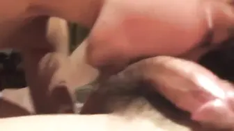 情侣玩自拍，网盘泄密，女生逼毛很茂盛