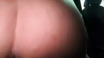 （绿帽淫妻-公司女白领）唾液深喉拉丝激情车震，全程偷拍