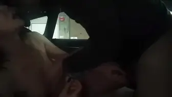 （绿帽淫妻-公司女白领）唾液深喉拉丝激情车震，全程偷拍