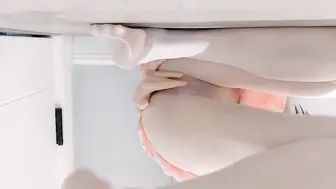 【福利姬少女】极品jk福利姬丝足诱惑自慰粉穴高潮喷水