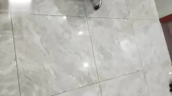 岳母乱伦-女婿边操丈母娘，边跟媳妇打电话，这么老的逼都吃的下去，年轻人不简单