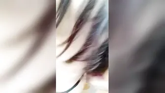 儿子精虫上头，捧着丰满骚妈的大奶子乱啃，熟女的肉体着实让人着迷