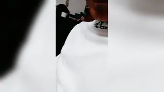 儿子精虫上头，捧着丰满骚妈的大奶子乱啃，熟女的肉体着实让人着迷